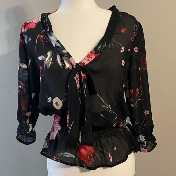 🌹🌺 Floral Blouse 🌺🌹 - Picture 7 of 10